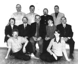 Der Vorstand im Jubiläumsjahr: (stehend von links) Paul Fellner, Jürgen Worgull, Bodo Schlosser, Marek Szperne (sitzend von links) Marion Dawidowski, Matthias Köhler, Hans-Joachim Fischer, Waltraud Flügel, Wolfgang Aumüller (auf dem Boden) Thomas Ritz, Melanie Gundlach